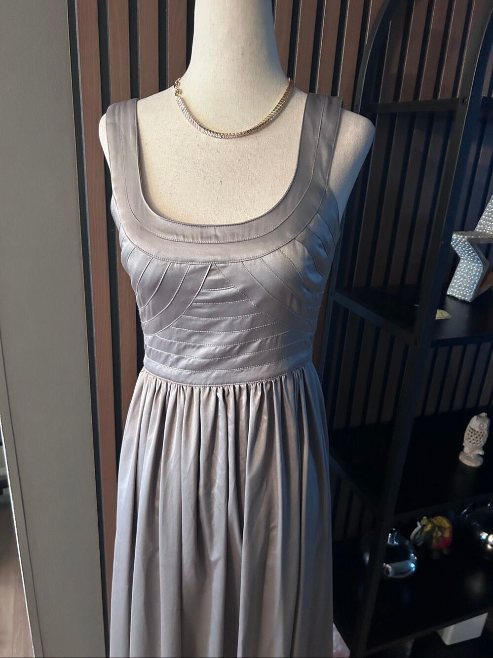 BCBG Formal Evening Maxi Gown Size 4 Chrome Silver Boddess Elegant classy stylis
